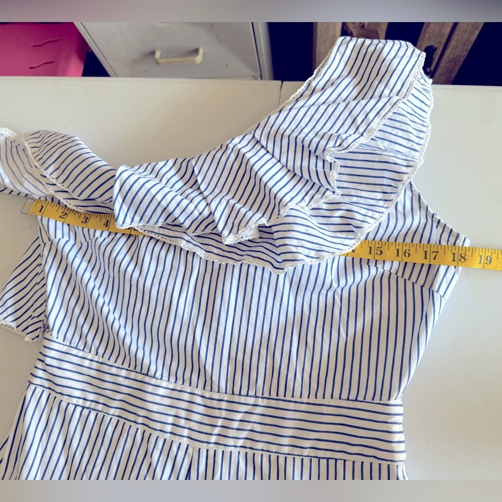 Lost Ink One-Shoulder Striped Jumpsuit. Size M - Picture 4 of 13